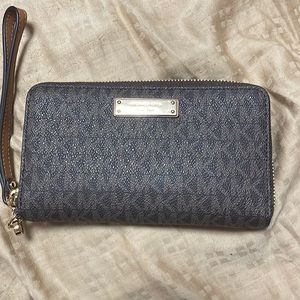 Michael Kors wallet… like new never used